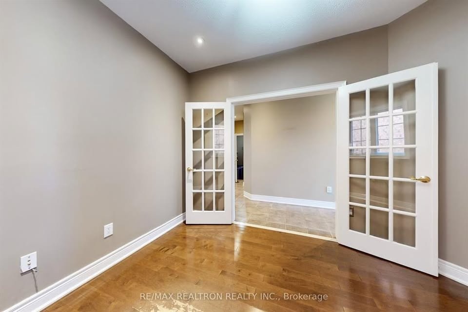 6 Beds 5 Baths House - photo 5