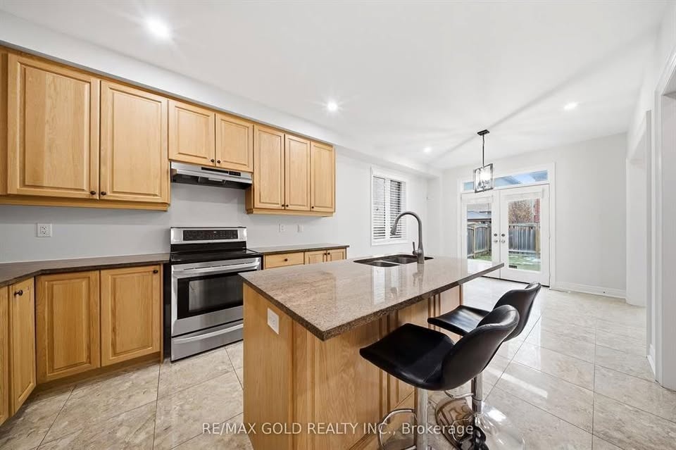 4 Beds 4 Baths House