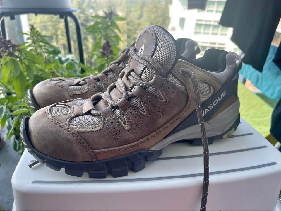 Vasque hiking boots M8 thumbnail