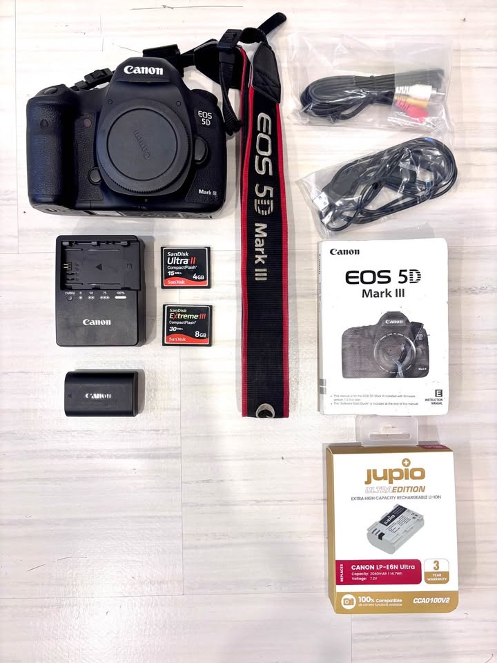 Canon 5D Mark III Body + Accessories - photo 2