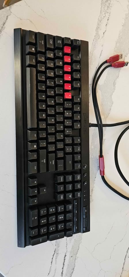 Corsair Vengeance K70 Gaming Keyboard - Cherry MX Blue - photo 3