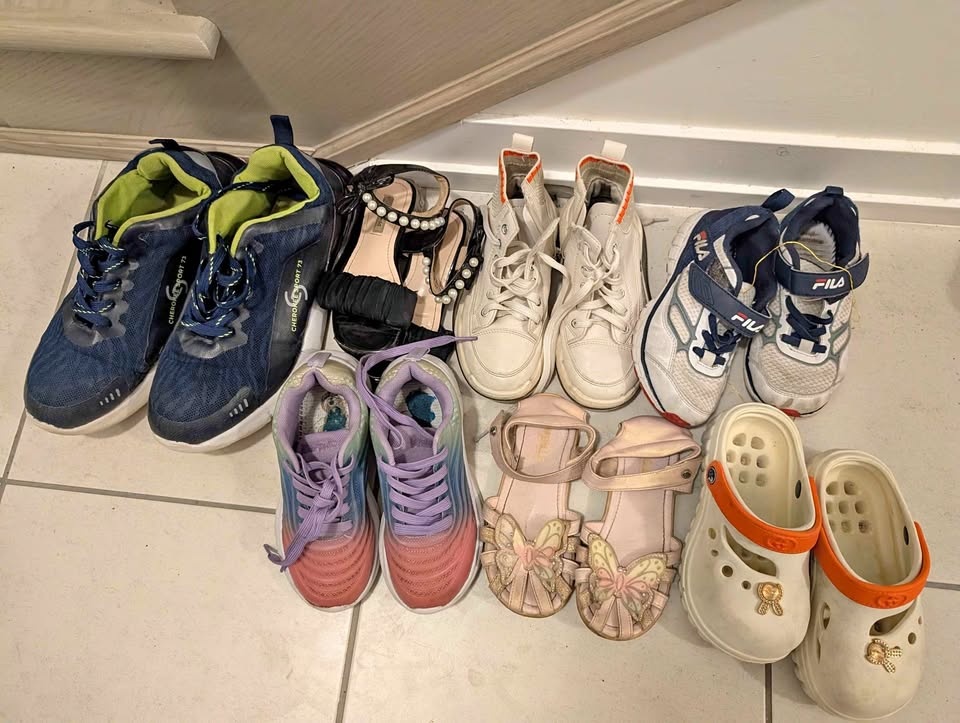 Free mixed kids shoes