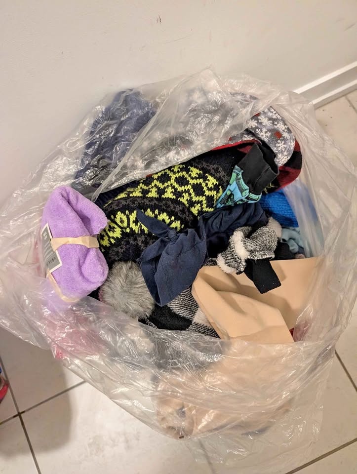 Bag of kids mixed Clothes & Accessories (free)