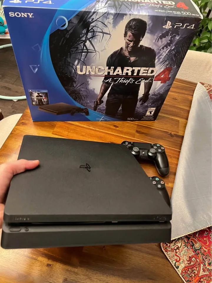 PS4 - 500gb - Mint + 10 games + 2 Controllers image indicator(2)