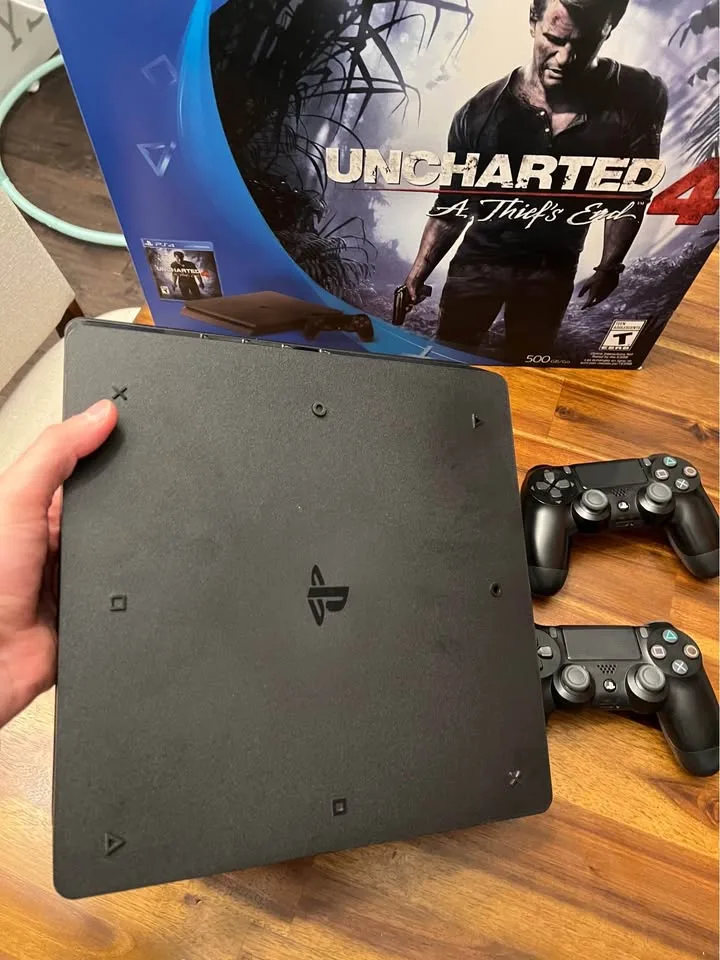 PS4 - 500gb - Mint + 10 games + 2 Controllers image indicator(4)