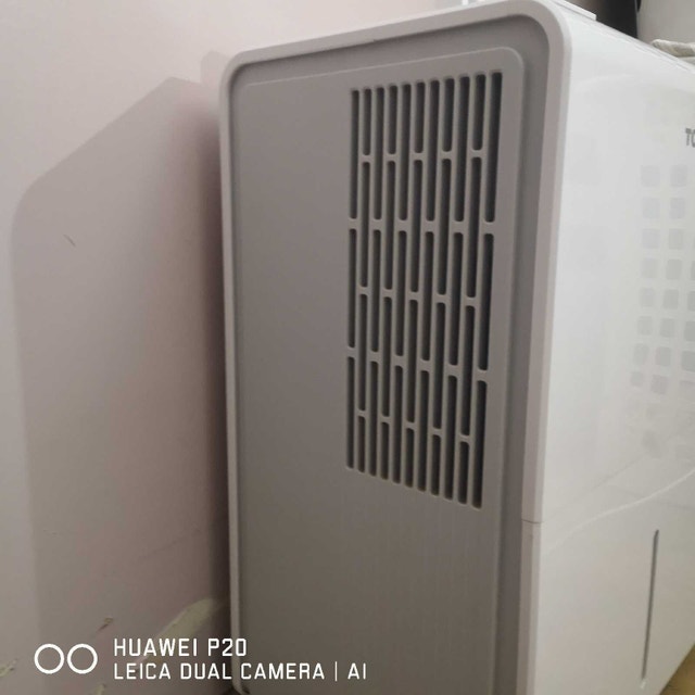 TCL Dehumidifier. New, bought it and never used it. - photo 3