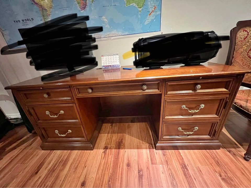 Desk 2000s style