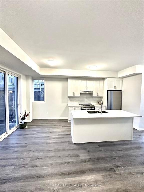 3 Beds 3 Baths Townhouse