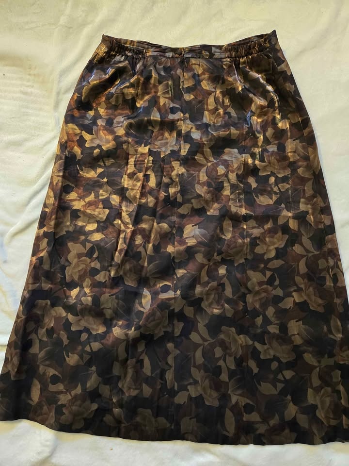 Laura II Shimmery Brown Floral Skirt, Size 20 - photo 2