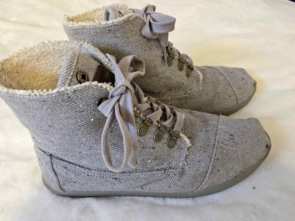 TOMS Grey High-Top Lace-Up Boots with Sherpa Lining