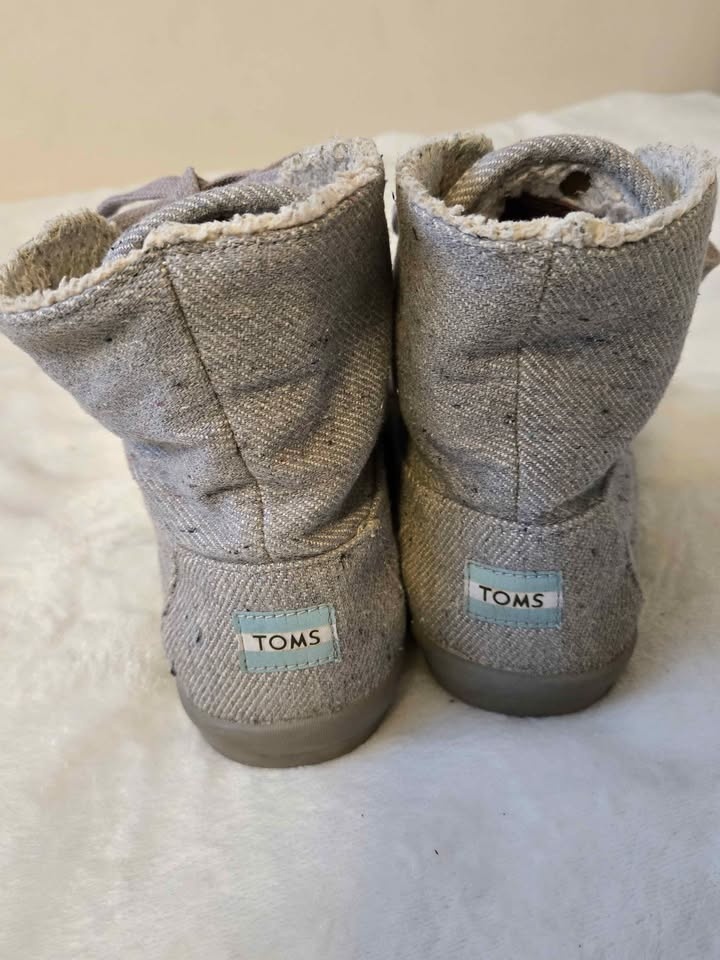TOMS Grey High-Top Lace-Up Boots with Sherpa Lining - photo 3