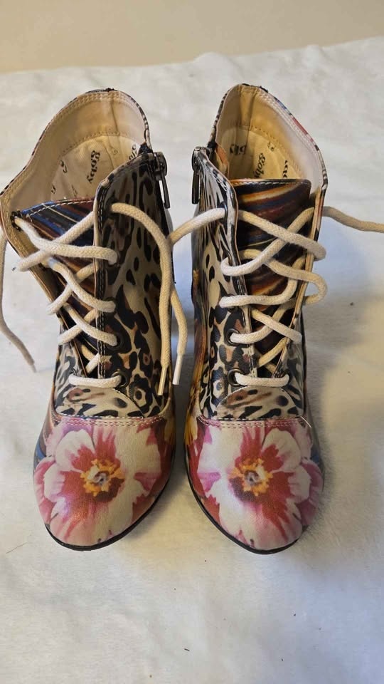 Goby Leopard Floral Lace-Up Ankle Boots Size 6.5 - photo 2