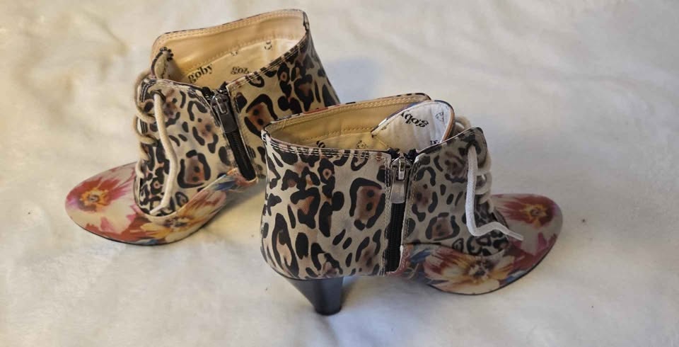 Goby Leopard Floral Lace-Up Ankle Boots Size 6.5 - photo 3