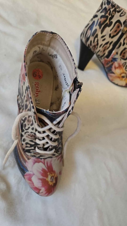 Goby Leopard Floral Lace-Up Ankle Boots Size 6.5 - photo 4
