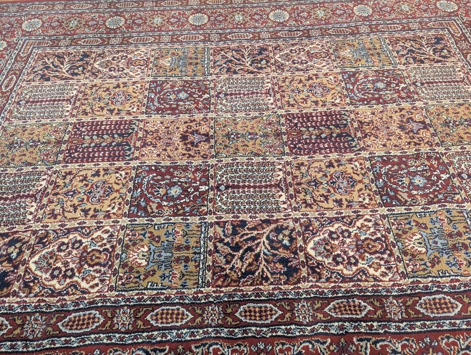 Red rug - photo 2