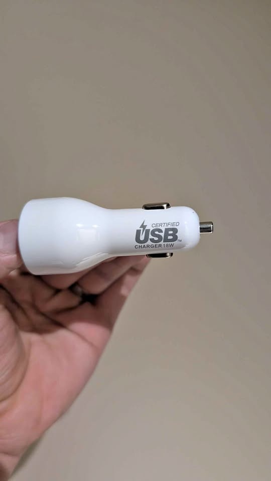Fast charger - Car Charger - Insignia 30 Watts 2 port USB-C