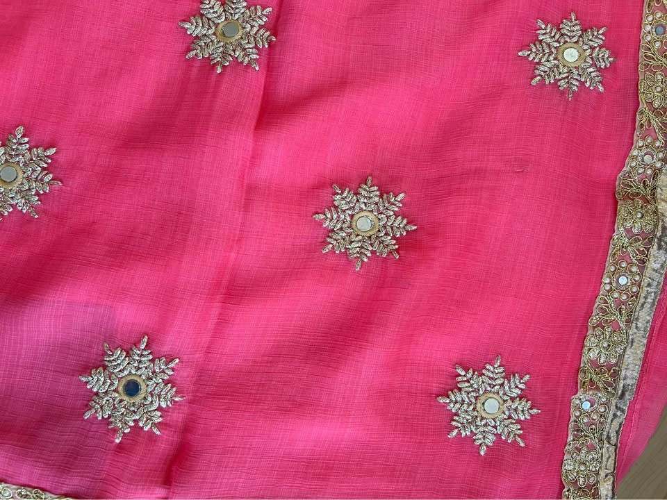 Gently used beautiful traditional Saree with designer blouse - photo 3