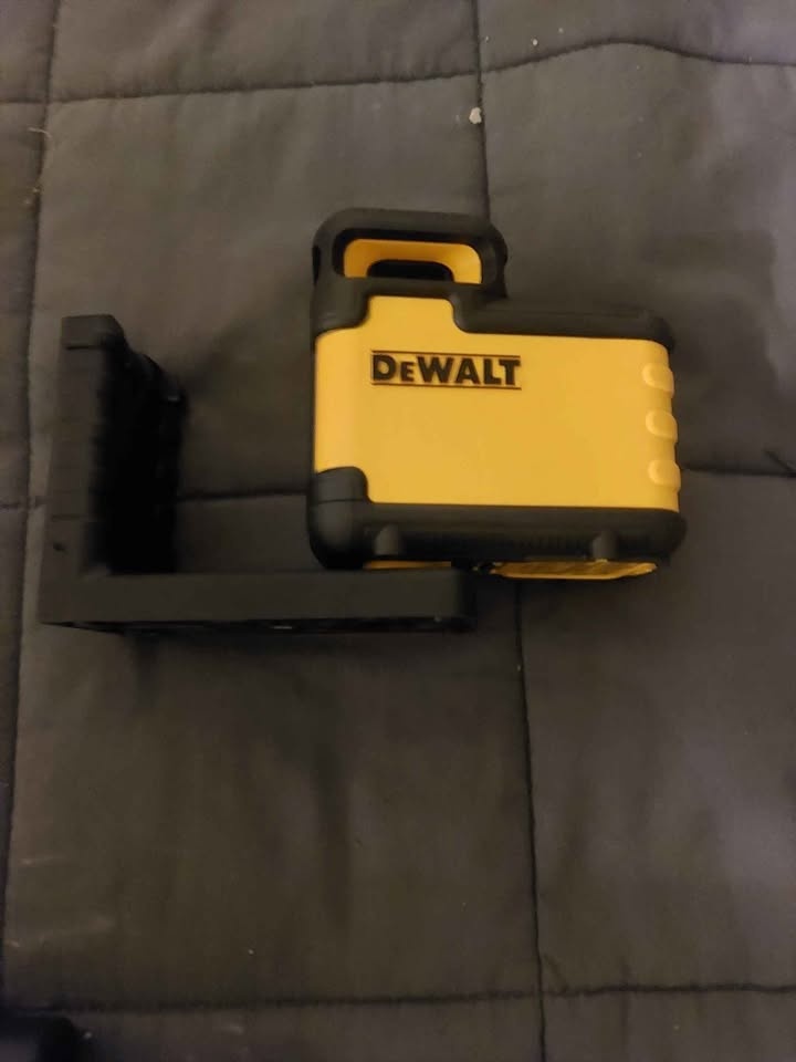 DEWALT 360° Red Beam Cross Line Laser Level - photo 2