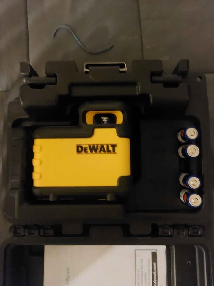 DEWALT 360° Red Beam Cross Line Laser Level - photo 3