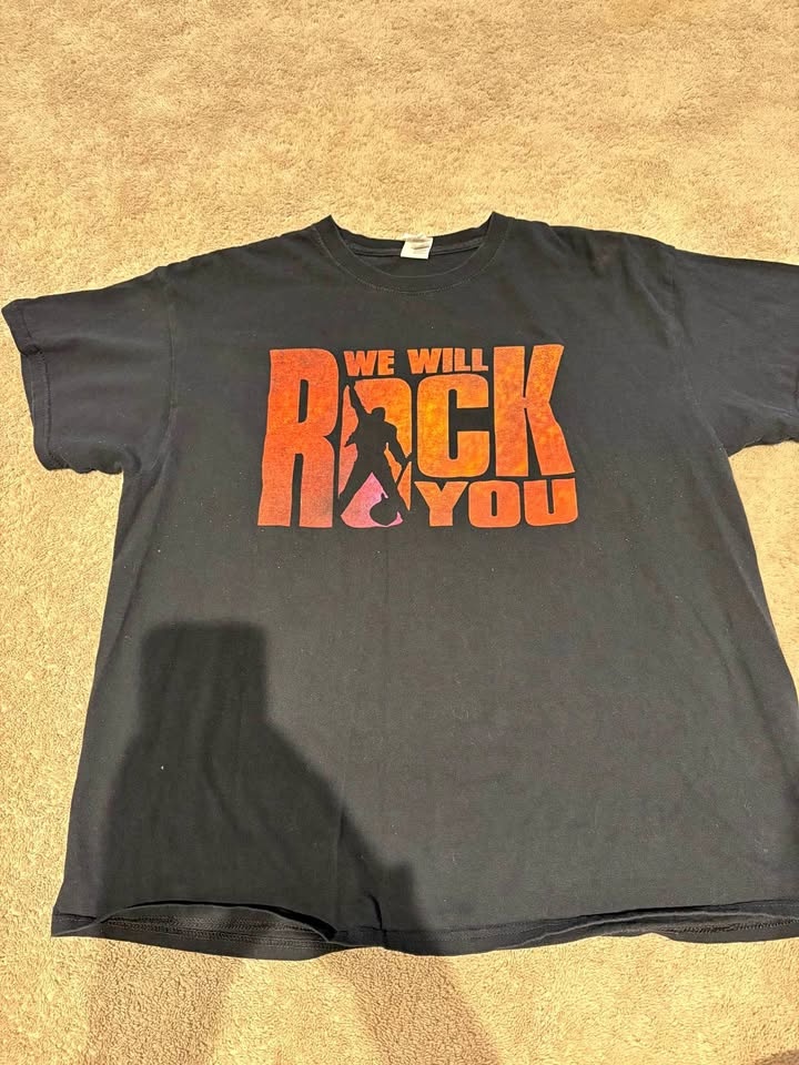Gildan We Will Rock You T-shirt XL