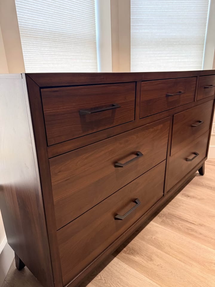 7 Drawer Dark Wood Dresser - photo 2