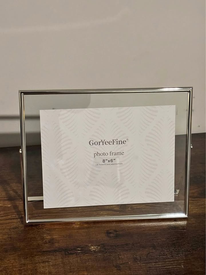 2 frames 6x8” metal floating photo (4 frames )