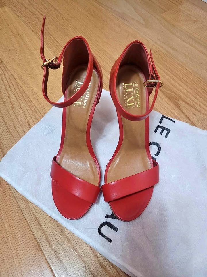Red Le Château Heels (Size: 7)
