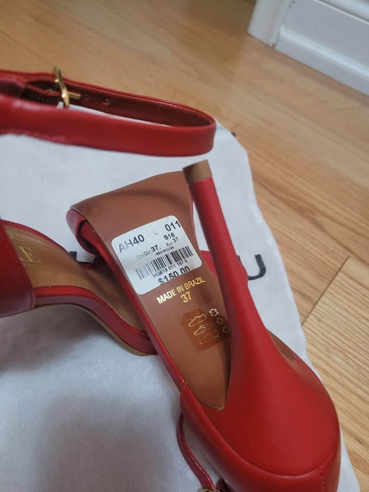 Red Le Château Heels (Size: 7) - photo 3