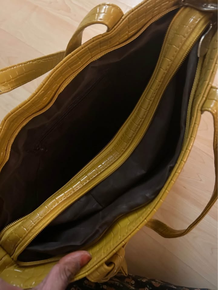 Handbag New with attached small wallet - photo 2