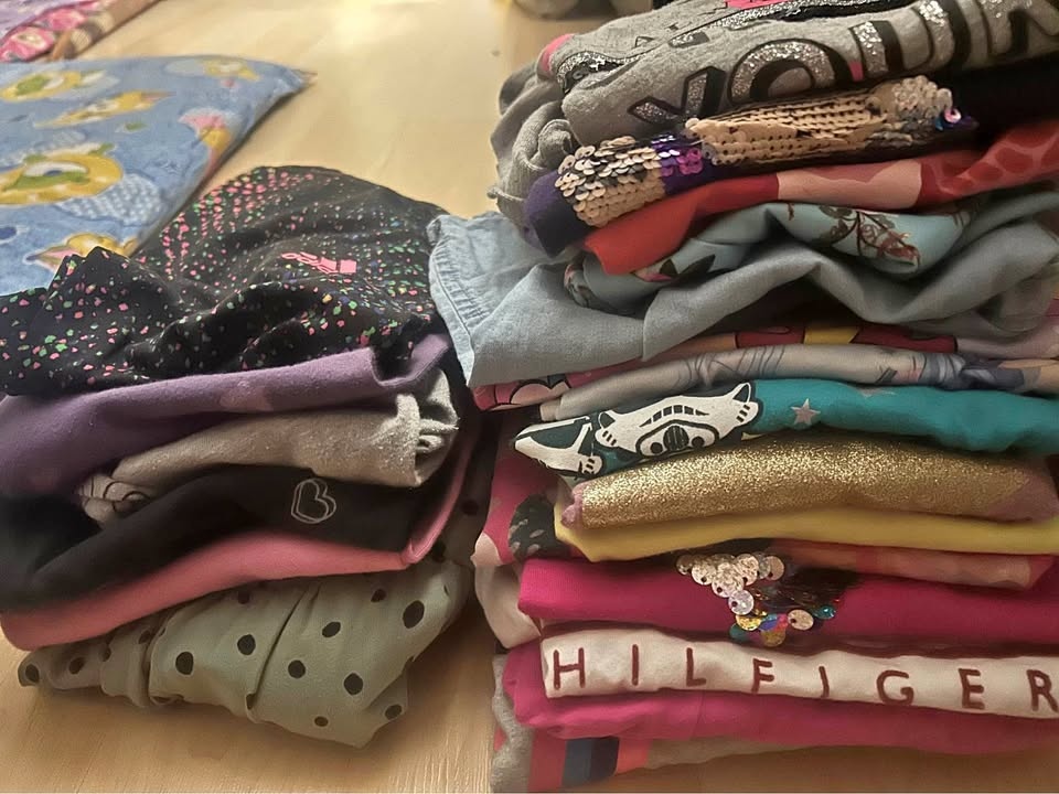 Girls clothing huge lot size 5-7 years