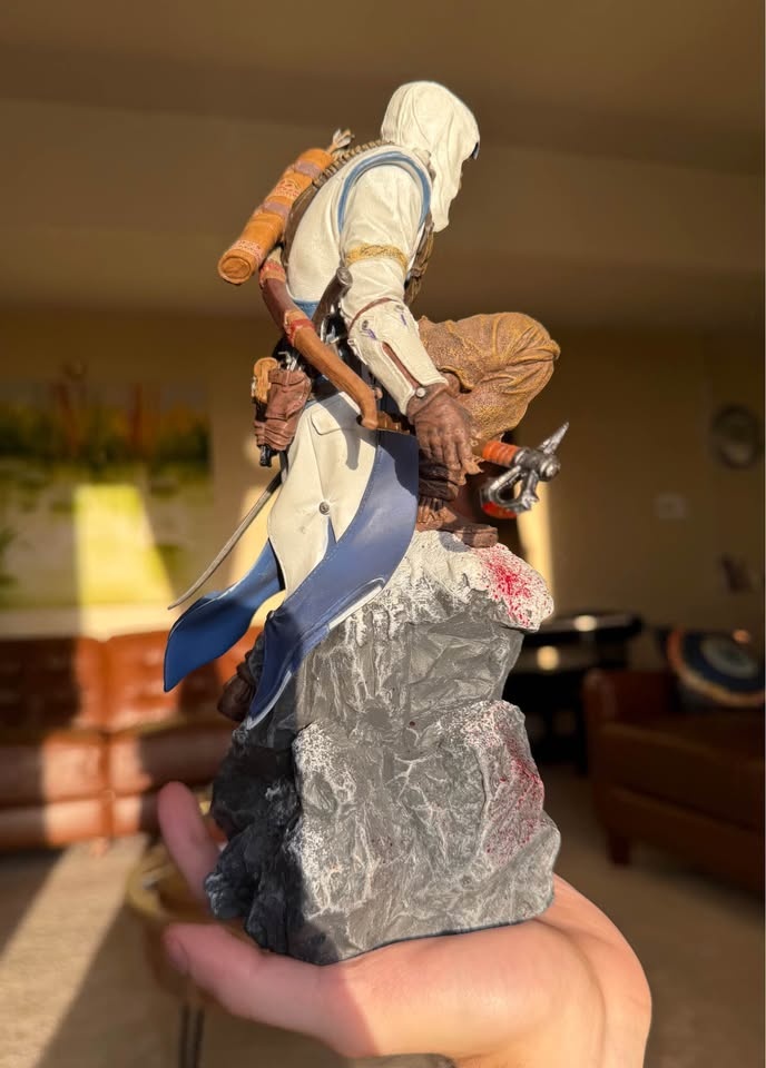 Assassin’s Creed 3 Collector’s Edition Statue - photo 3