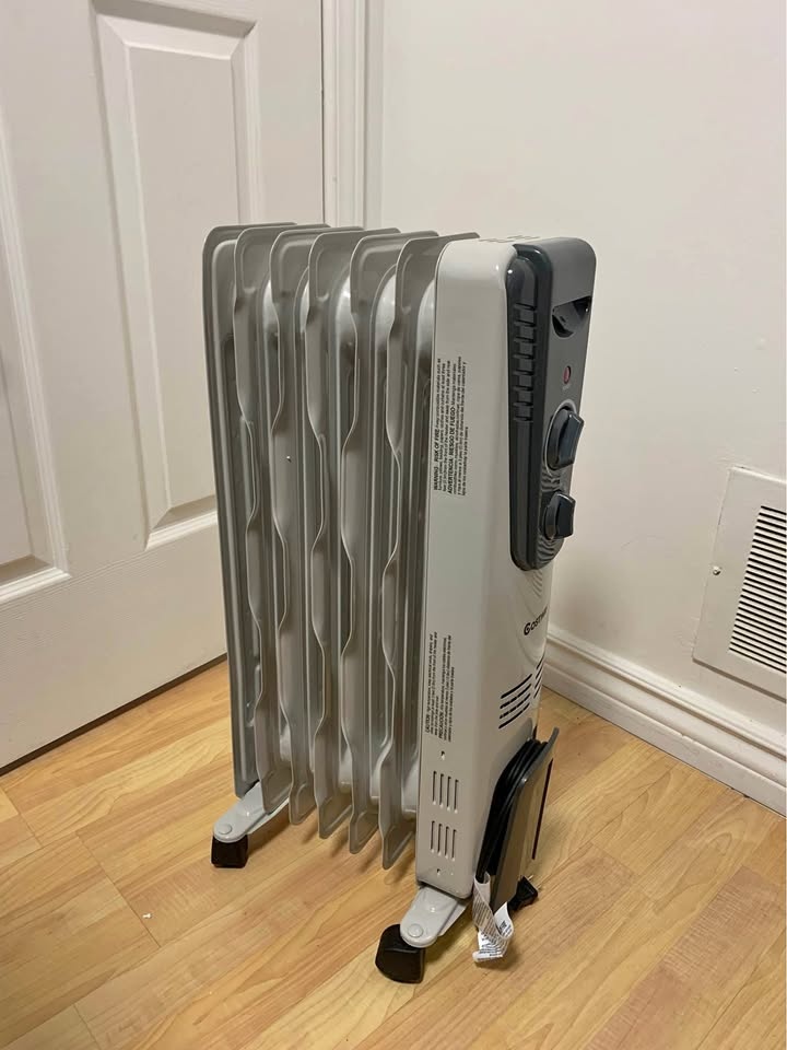 Costway 1500W Oil Filled Radiator Heater – Like New