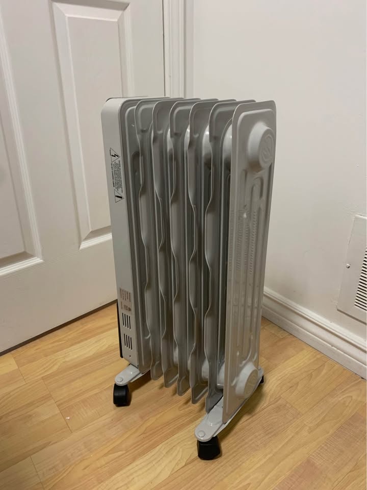 Costway 1500W Oil Filled Radiator Heater – Like New - photo 4