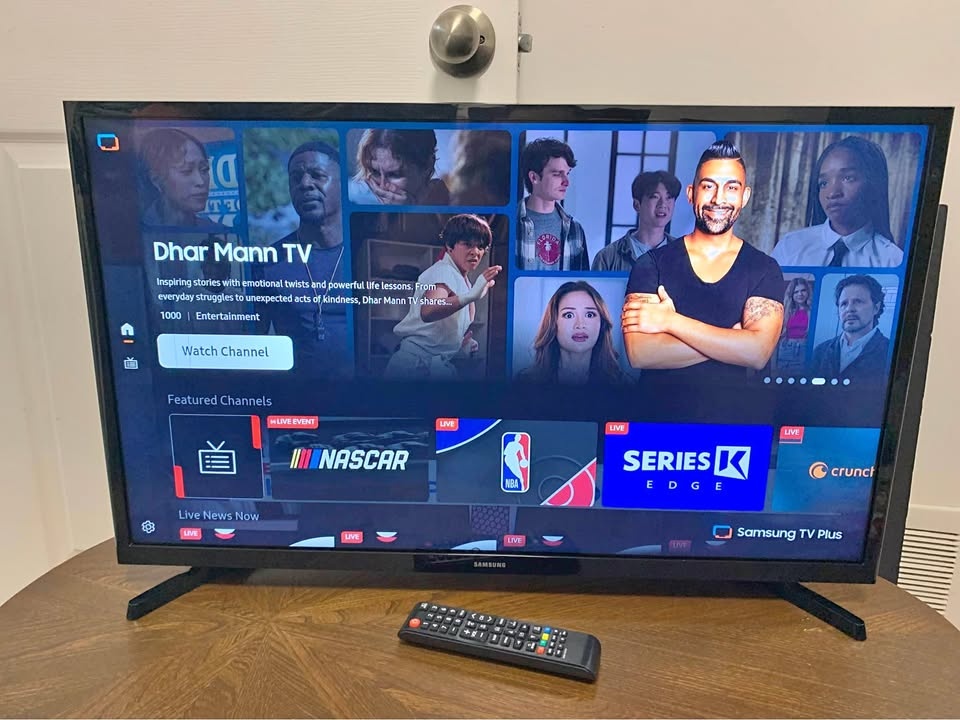 Samsung 32” Smart TV (UN32N5300AF) – Works Great, Minor Screen L
