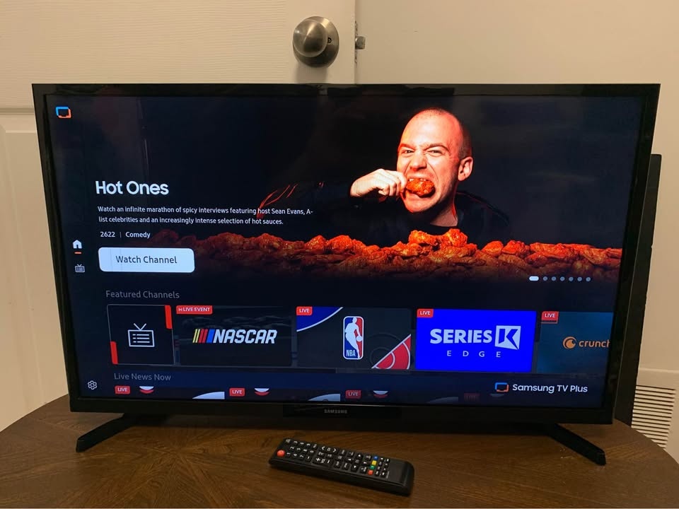Samsung 32” Smart TV (UN32N5300AF) – Works Great, Minor Screen L - photo 2