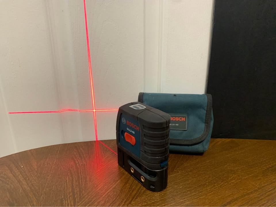 Bosch GLL2-40 Self-Leveling Cross-Line Laser – Works Great - photo 3