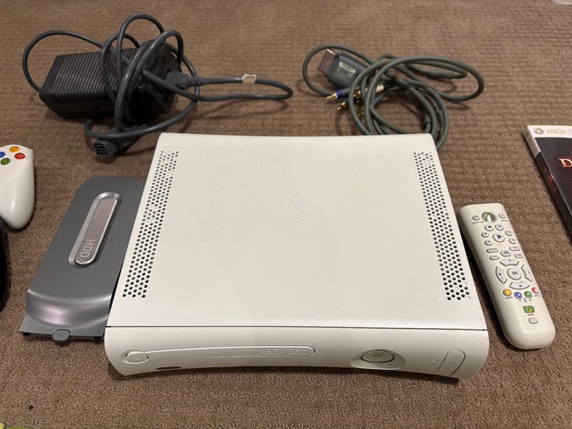 Xbox 360 Console with 2 Controllers, 16 Games & Accessories - photo 3