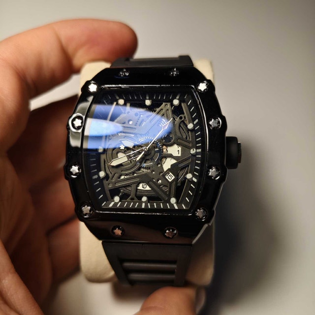 Brand New Luxury Metal Watch – Make a Statement!