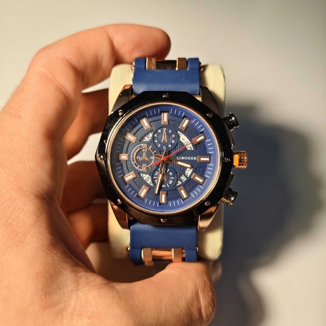 Nice Blue Metal Men’s Watch – Sleek & Modern Look!