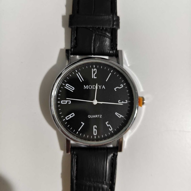 Casual Classic Dress Watch with Leather Strap - Brand New - photo 4