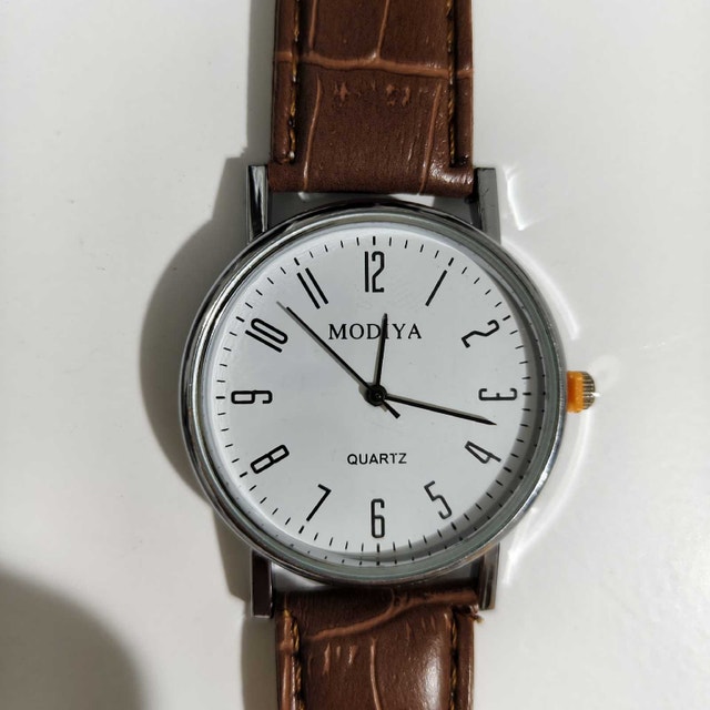 Casual Classic Dress Watch with Leather Strap - Brand New - photo 5