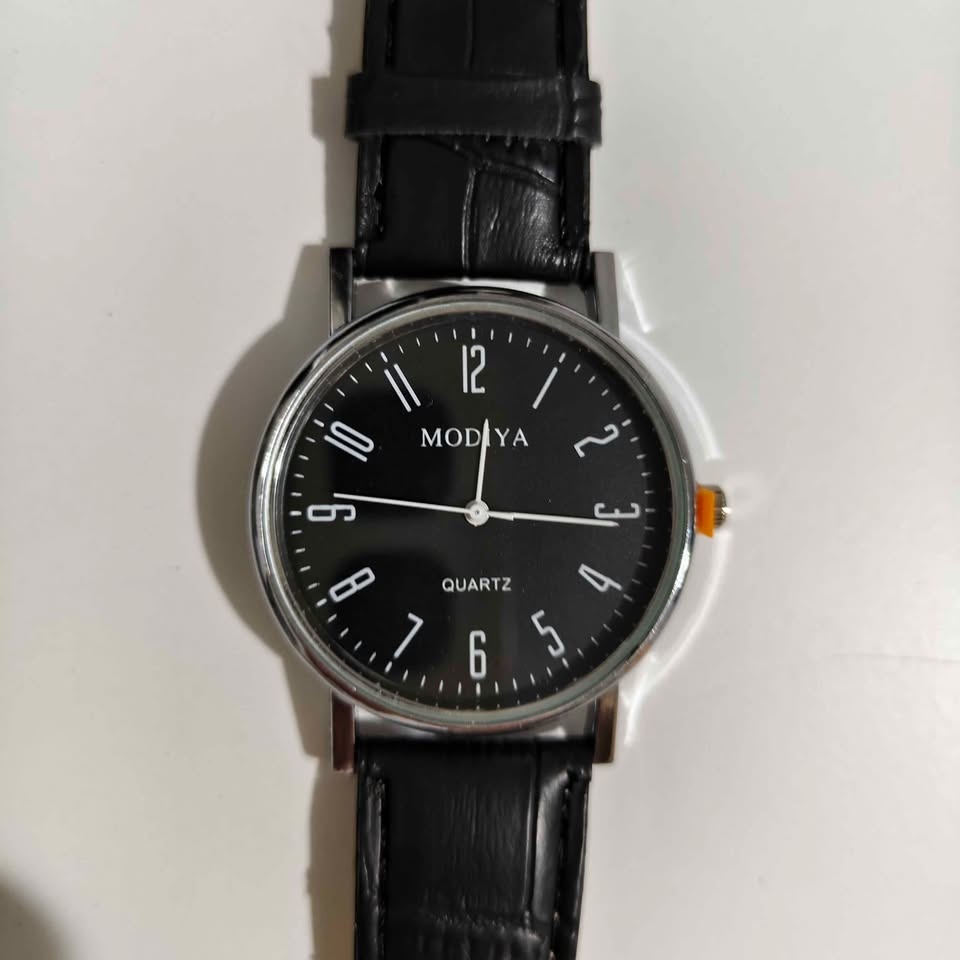 Casual Classic Dress Watch with Leather Strap - Brand New - photo 3