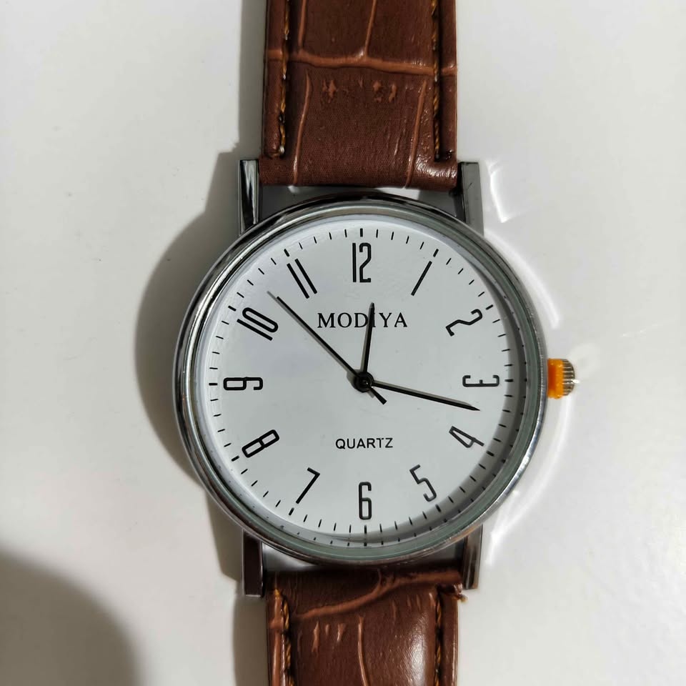 Casual Classic Dress Watch with Leather Strap - Brand New - photo 4