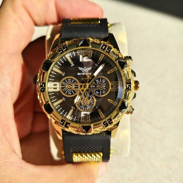 Beautiful Men's Watch - Black & Gold