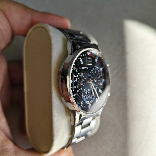 Modern Style Slim Silver Metal Watch - photo 2