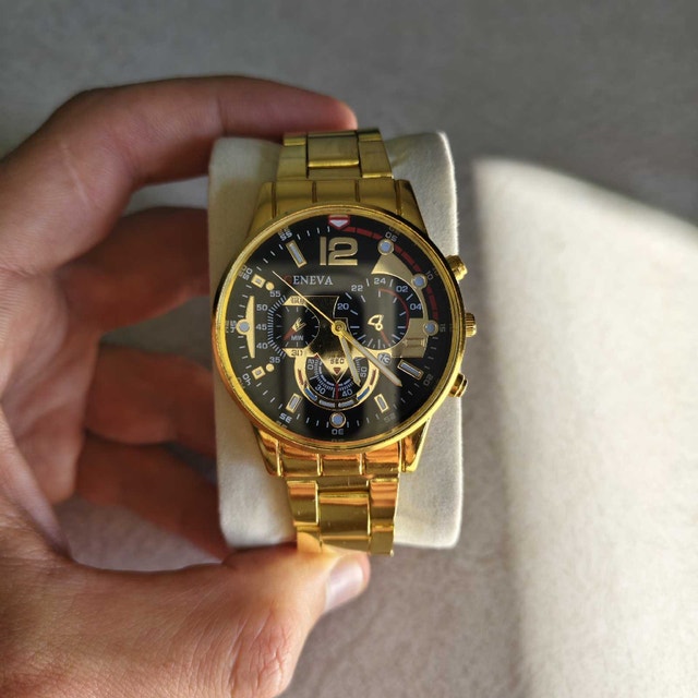 Stylish Classic Geneva Golden Colour Watch