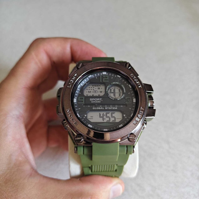 Big Rugged Protected Watch with Green Rubber Strap - photo 2