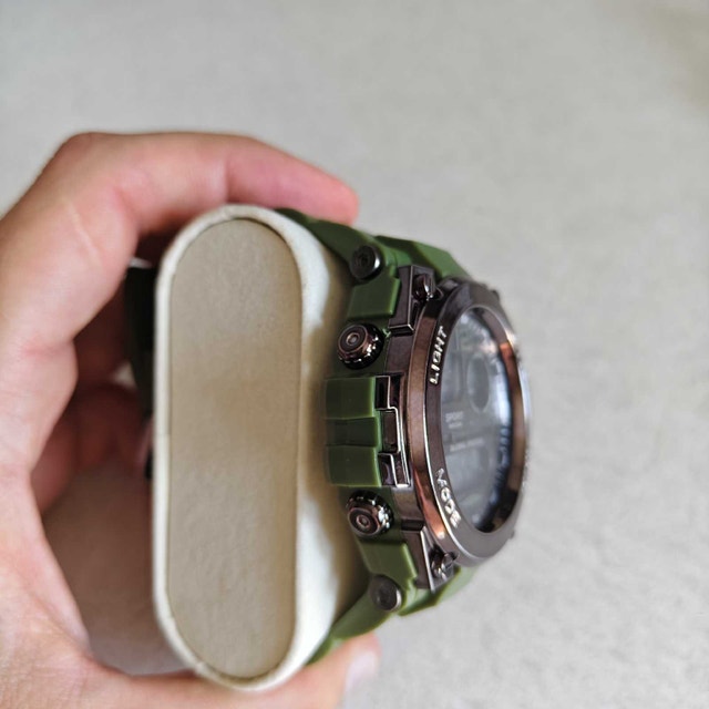 Big Rugged Protected Watch with Green Rubber Strap - photo 3
