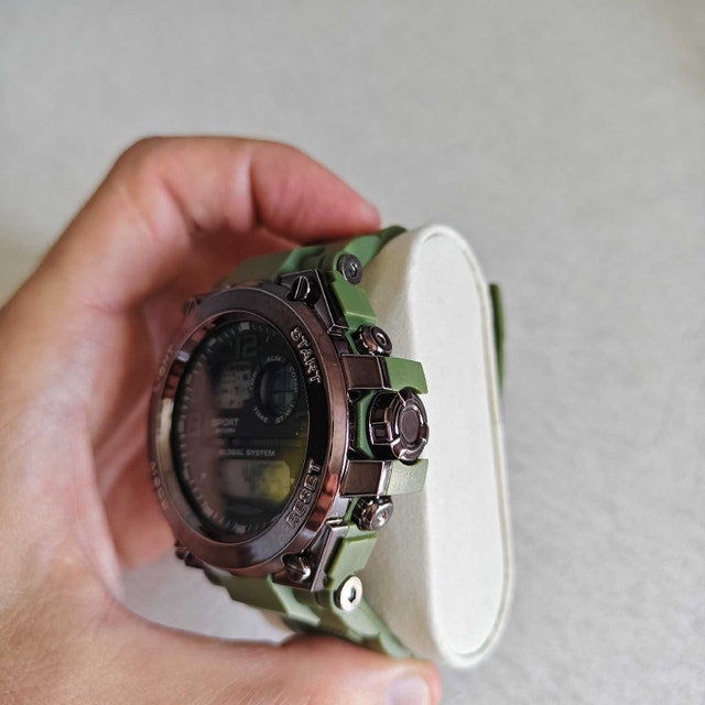 Big Rugged Protected Watch with Green Rubber Strap - photo 4