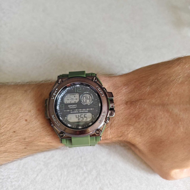 Big Rugged Protected Watch with Green Rubber Strap - photo 5